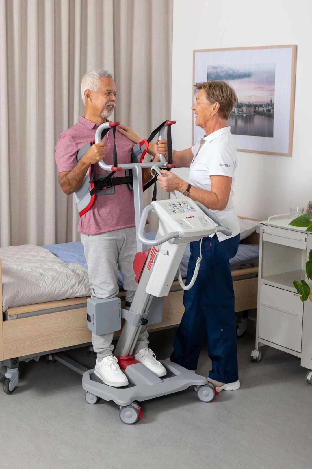 Molift - RgoSling Active being used by patient and their nurse using a sit to stand aid