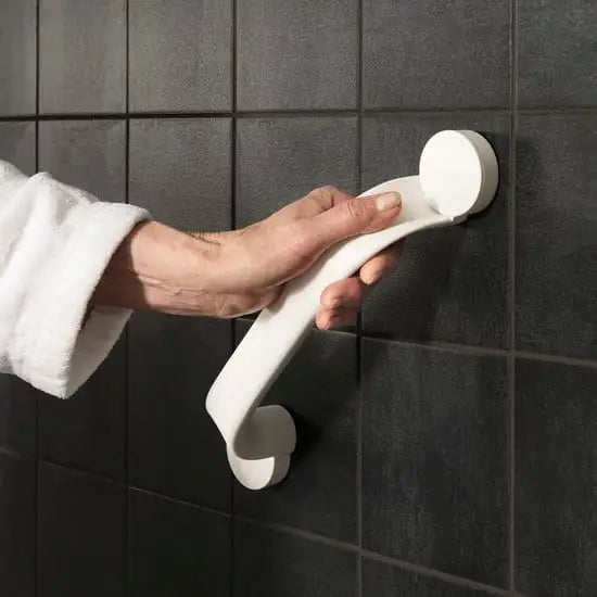 etac flex grab rail 550x pixel image  with ladies hand holding it